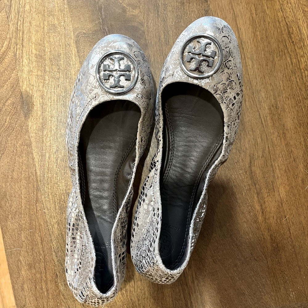 Tory Burch leather ballet flats, size 8, metallic pewter snake
